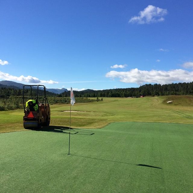 Sommer på Ørnefjell Golfbane